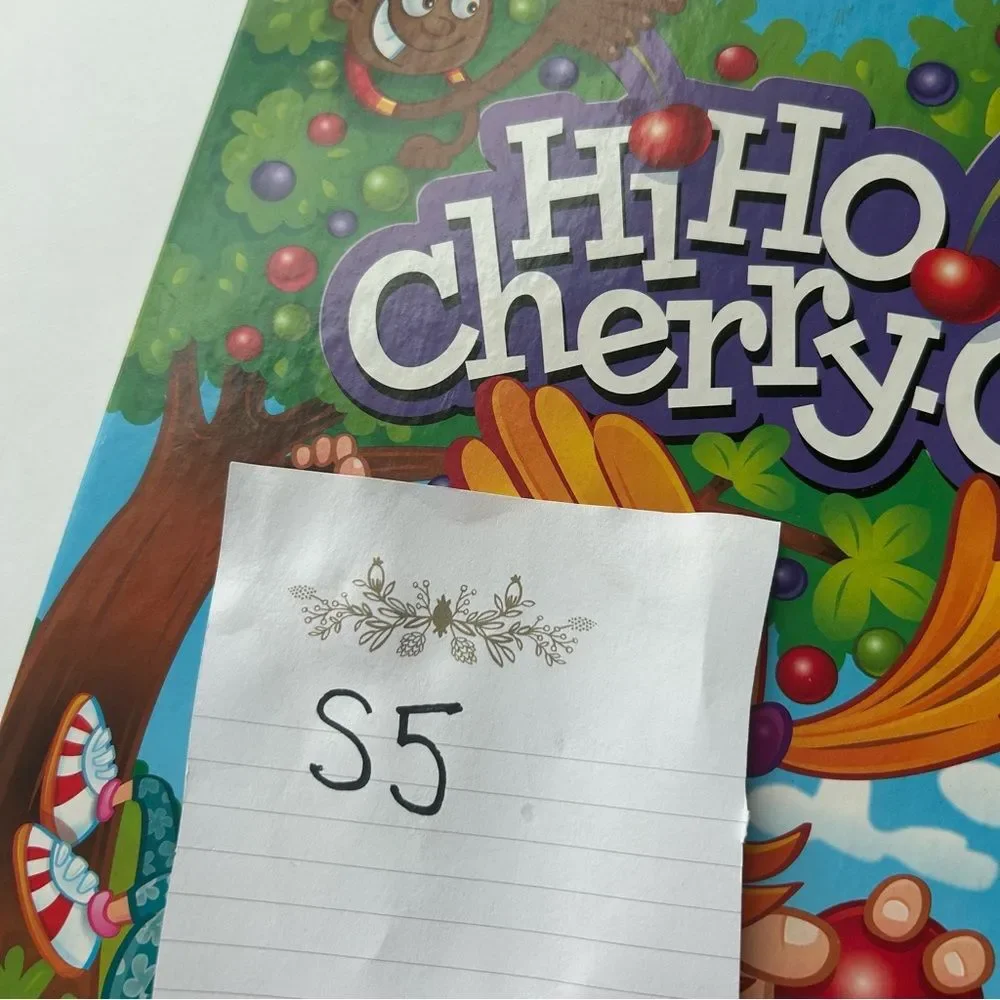 Hasbro HiHo! Cherry-O Game - Vibrant Red and Green